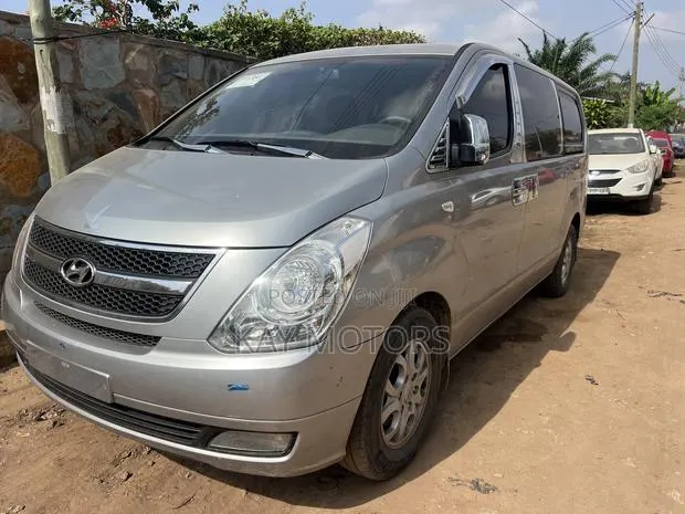 Hyundai Starex 2015 Grey · Photo 1