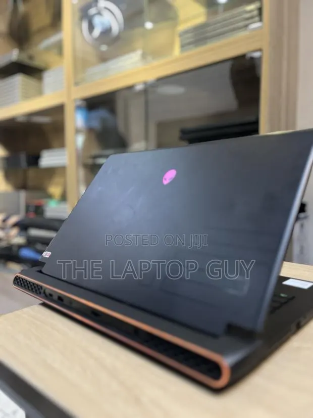 Laptop Alienware M16 R2 16GB Intel Core i7 SSD 1T · Photo 1