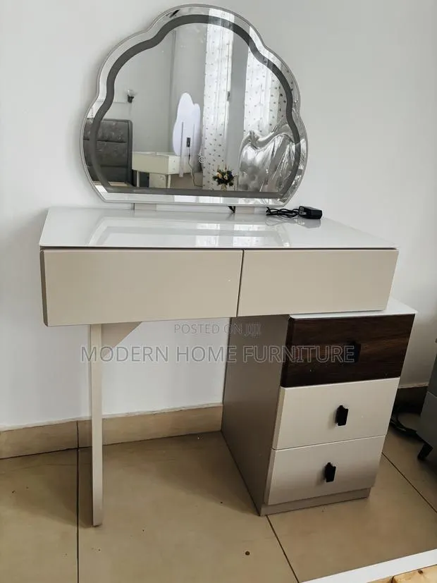 Luxury Imported Dressing Table | 2 Sets Left | Wholesale Welcome · Photo 1