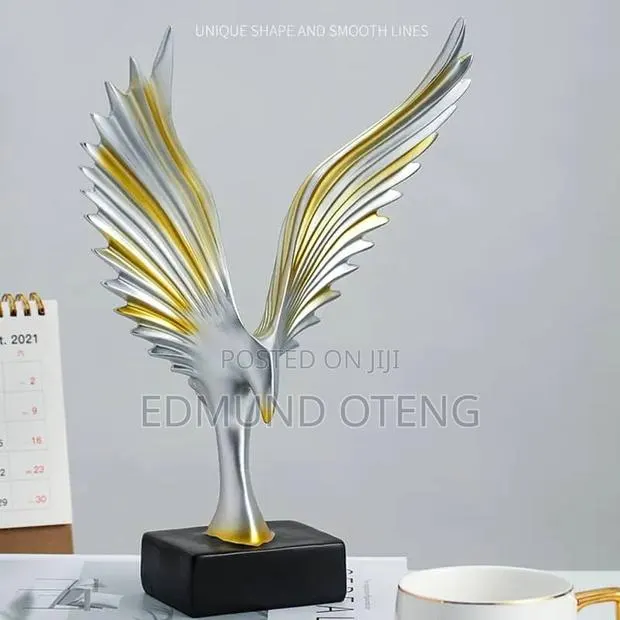 Luxury Silver & Gold Eagle Statue · Photo 1
