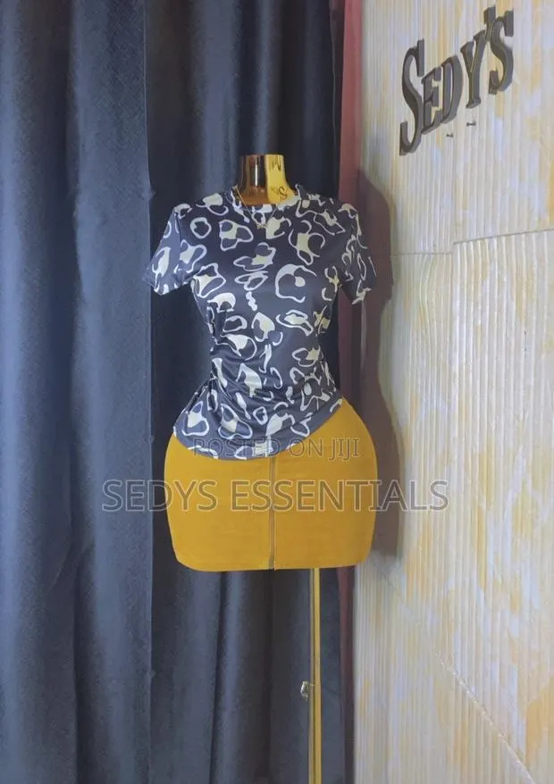 Short Sleeve Top · Photo 1