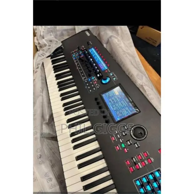 Yamaha Montage M8x 88 Weighted Keys · Photo 1