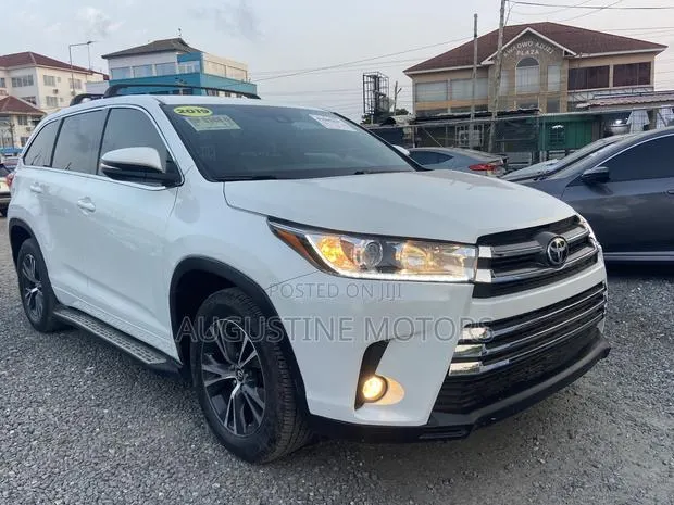 Toyota Highlander LE 2019 White · Photo 1
