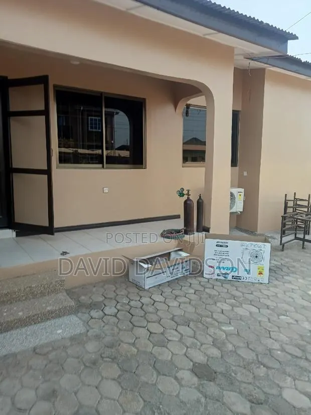 2bdrm Mansion in Executive 2 Bedroom, Tema Metropolitan for rent · Photo 1