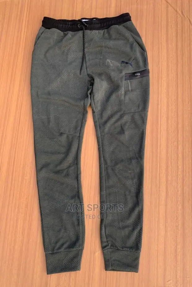 Puma Joggers · Photo 1