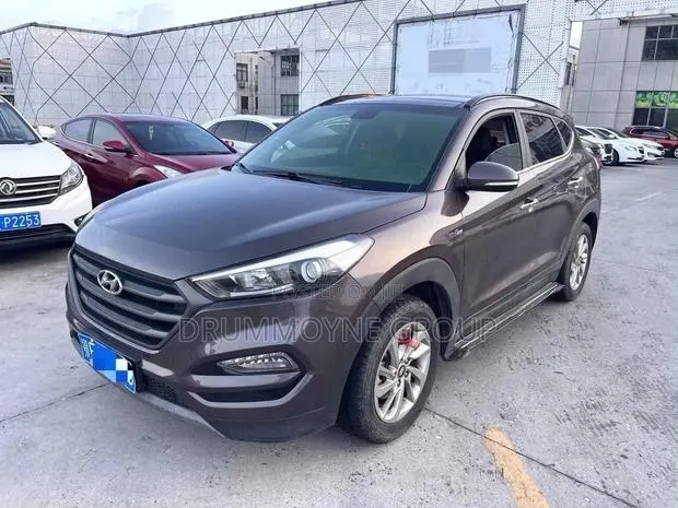 Hyundai Tucson 2017 White · Photo 1