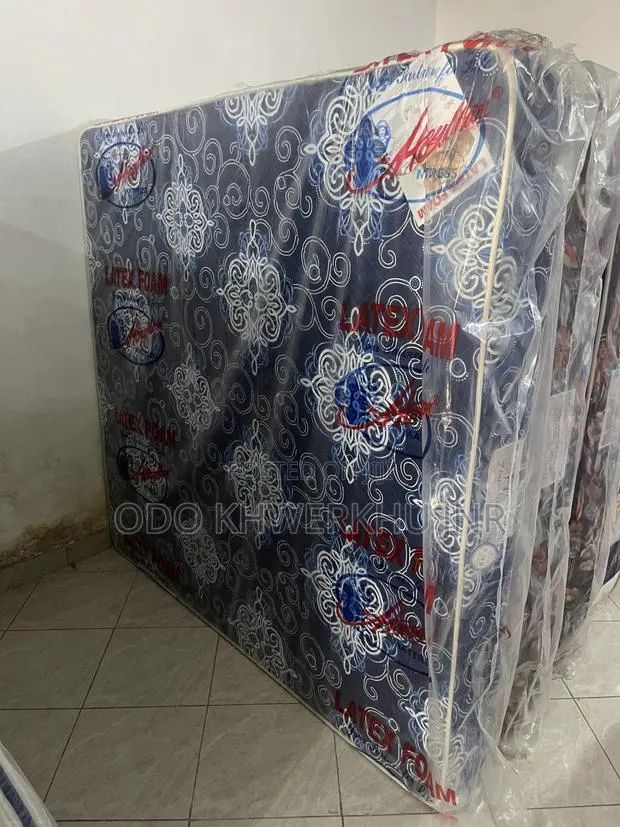 10inches Queen Size Mattress [Latex Foam] · Photo 1