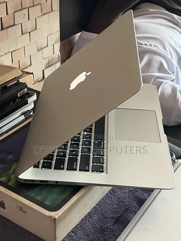 Laptop Apple MacBook Air 2013 4GB Intel Core i5 SSD 128GB · Photo 2