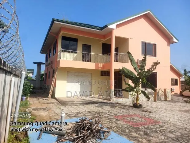 7bdrm Mansion in Gyatakrom-Ateitu, Effutu Municipal for sale · Photo 1