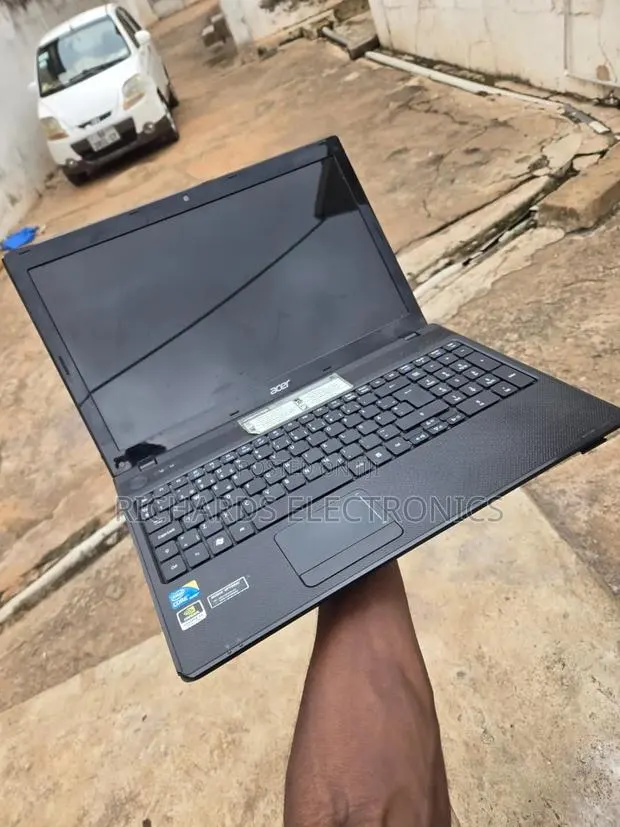 Laptop Acer Aspire 5742G 4GB Intel Core i3 HDD 1T · Photo 1