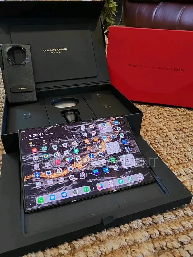 New Huawei Mate XT Ultimate Design 512 GB Black · Photo 1