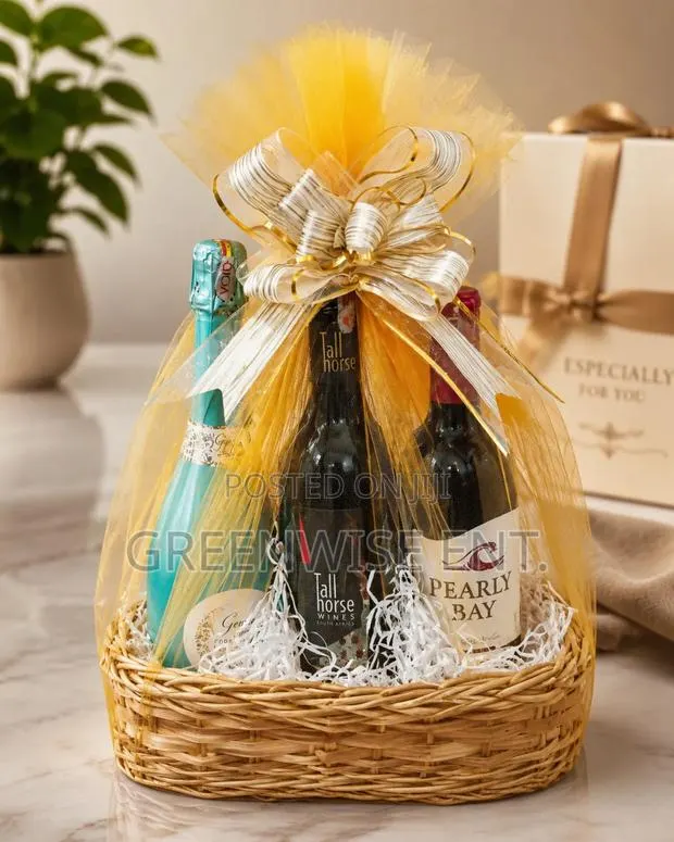 Elegant Wine Gift Hamper - Premium Birthday Gift · Photo 1