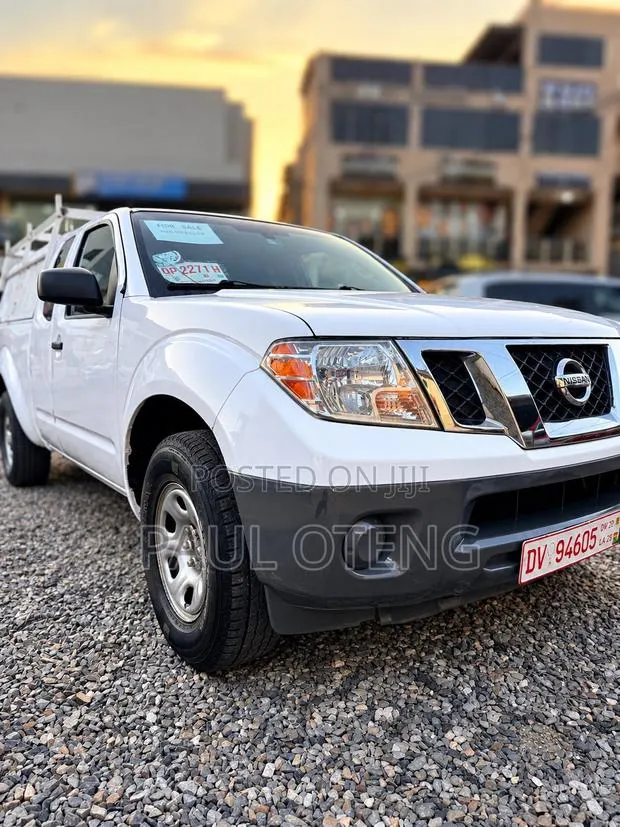 Nissan Frontier 2014 White · Photo 1