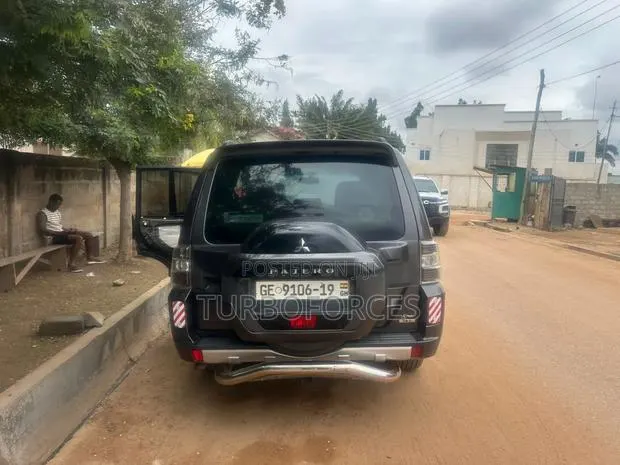 Mitsubishi Pajero 2017 Gray