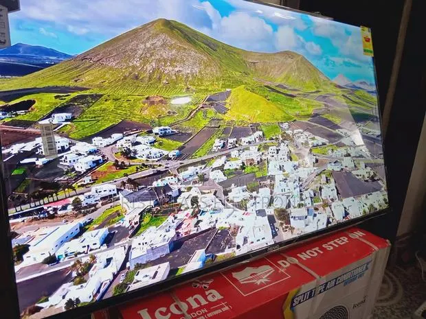 Asano 50 Smart Tv Rich Glow, Tv That Feels Alive · Photo 1