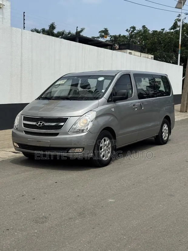 Hyundai Starex 2015 Grey · Photo 1