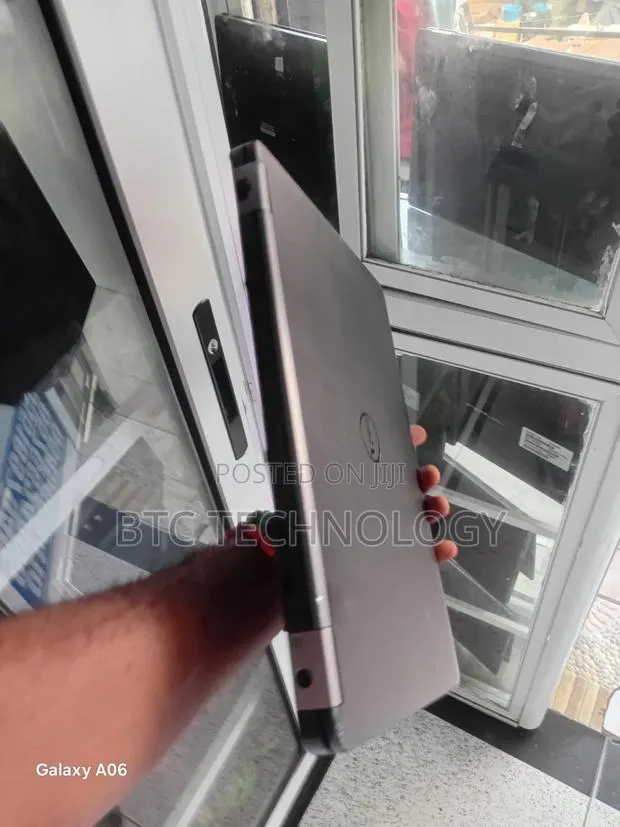 Laptop Dell Latitude 14 E7470 8GB Intel Core i7 SSD 256GB · Photo 1