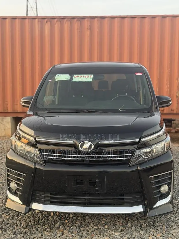 Toyota Voxy 2014 Black · Photo 1