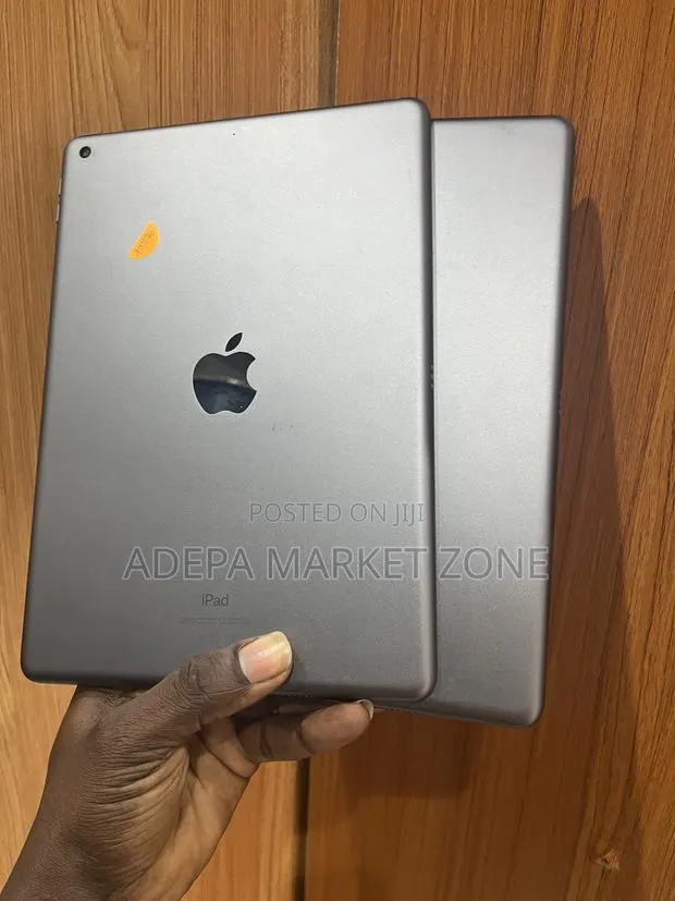 Apple iPad Air (2020) 128 GB Black · Photo 1