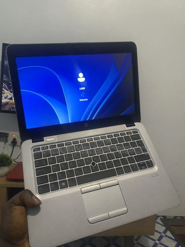 Laptop HP EliteBook 820 G4 8GB Intel Core i5 SSD 256GB · Photo 1