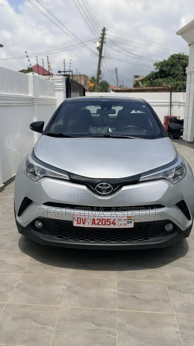 Toyota C-HR 2018 Silver · Photo 1