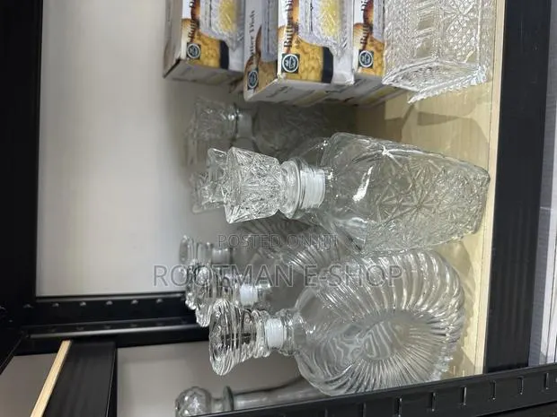 Crystal Solid Whiskey Decanter 24 Oz Barware · Photo 1
