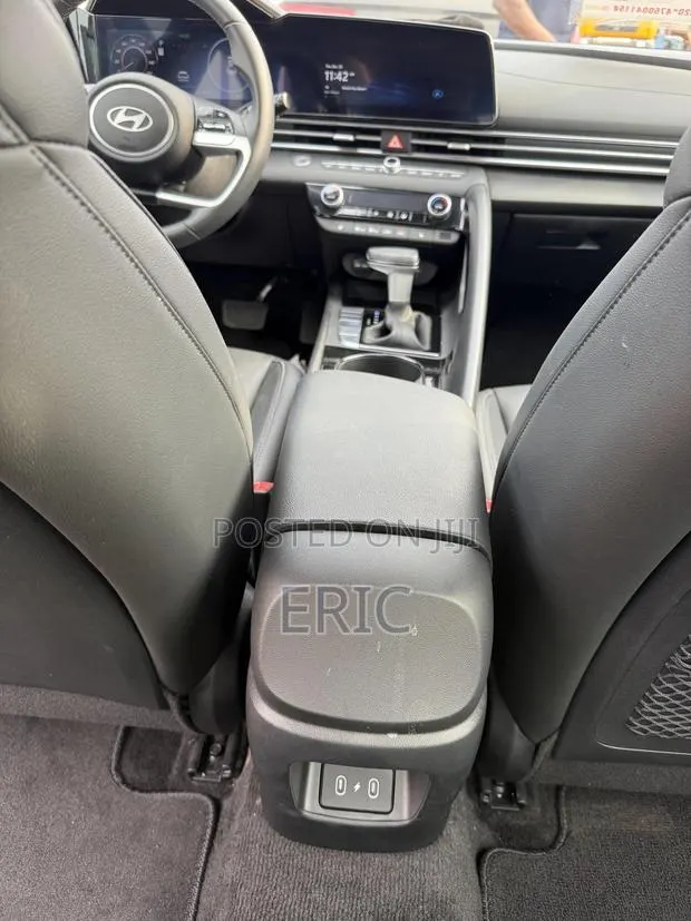 Hyundai Elantra Limited IVT 2025 Gray · Photo 8