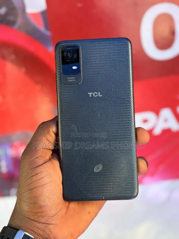 TCL 501 32 GB Black · Photo 1