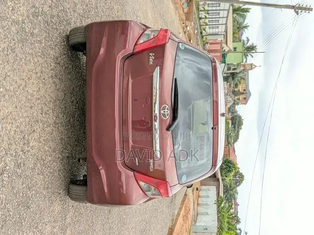 Toyota Vitz 2012 Brown · Photo 1