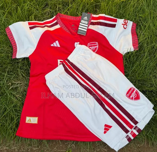 Arsenal Home Kid’s Kit · Photo 1