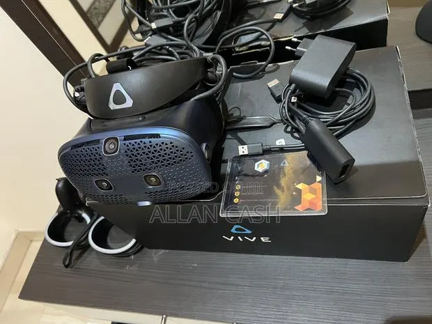 HTC Vive Cosmos Vr Headset-Open Box-Complete Set W/ Controllers Cables · Photo 1