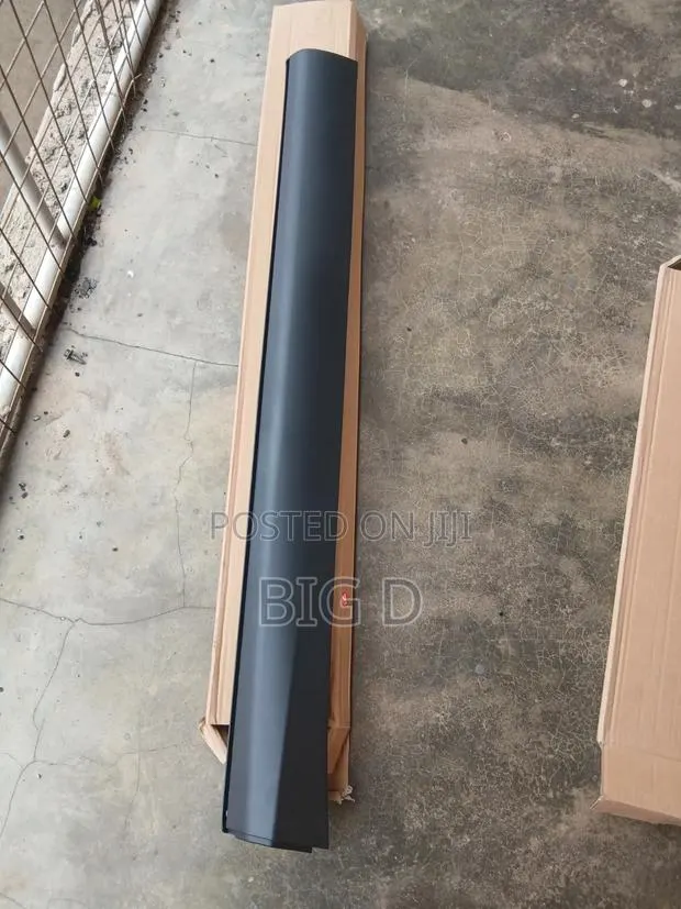 Mitsubishi Outlander 2023 Front Door Moulding · Photo 1