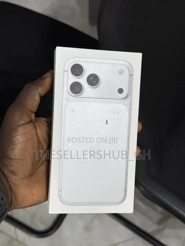 New Apple iPhone 17 Pro Max 256 GB Silver · Photo 1