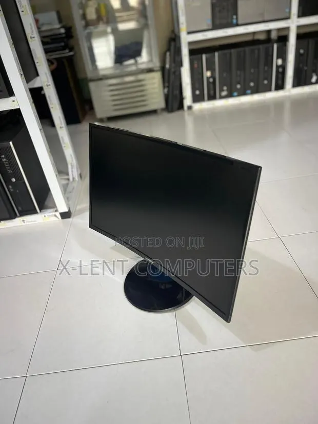 Curved Monitor and Eggless · Photo 1