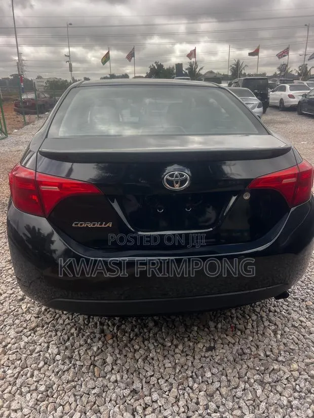 Toyota Corolla LE (1.8L 4cyl 2A) 2018 Black · Photo 1