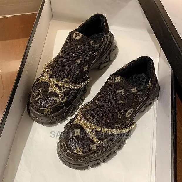 Ladies LV Sneak · Photo 1
