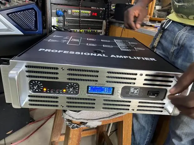 Ev P-9300 Professional Amplifier · Photo 1