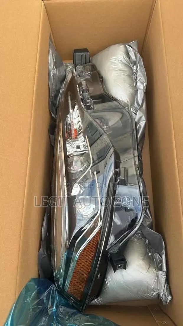 Toyota Corolla 2017,2018, Sport Headlights Available · Photo 1