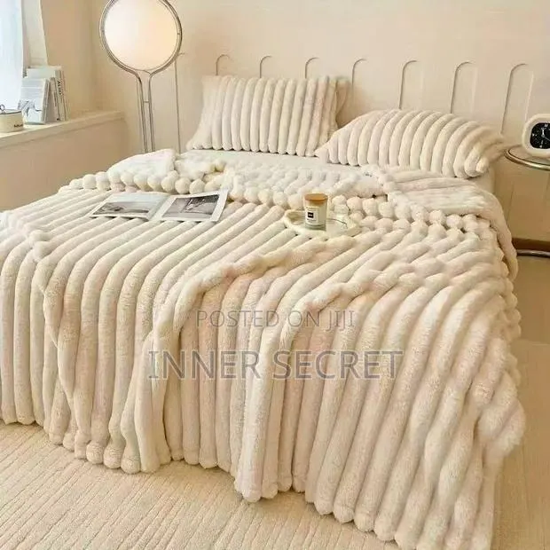 Lux Blanket and Pillow Cases · Photo 1