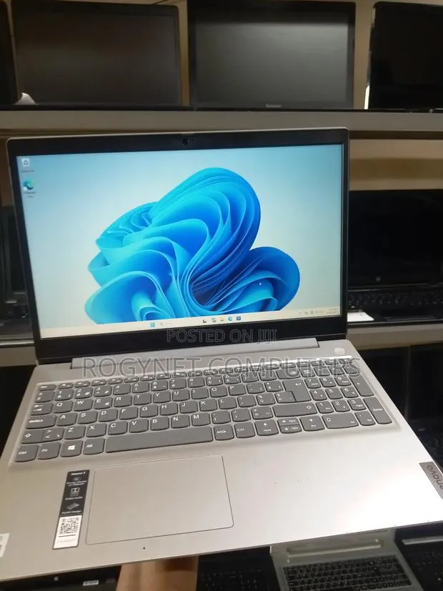 Laptop Lenovo Ideapad 3 4GB Intel Core i3 SSD 256GB · Photo 1