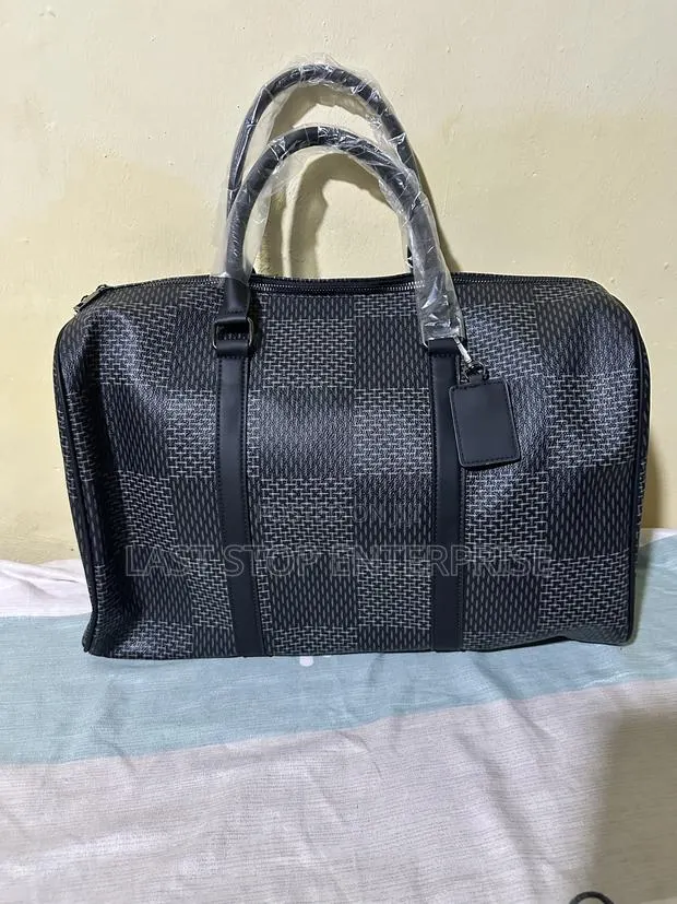 Quality and Classic Traveling Bag · Photo 1
