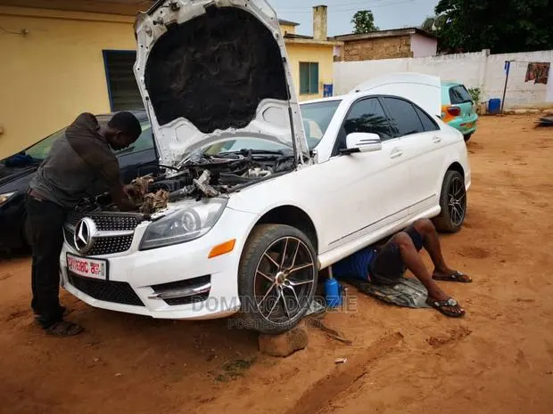 Mercedes Benz Mechanic Shop · Photo 1