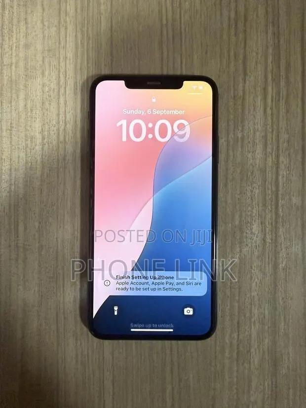 New Apple iPhone 11 Pro Max 64 GB Gray · Photo 1