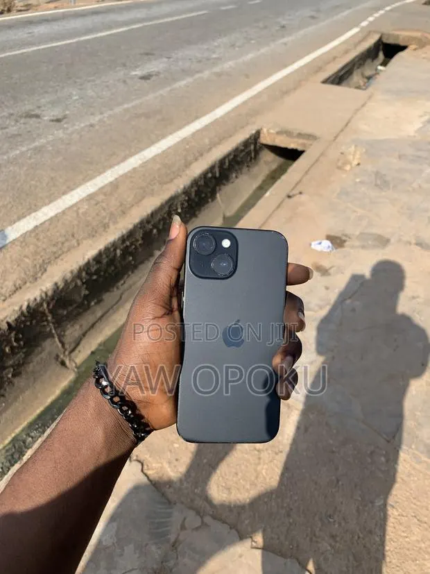 Apple iPhone 15 128 GB Black · Photo 1