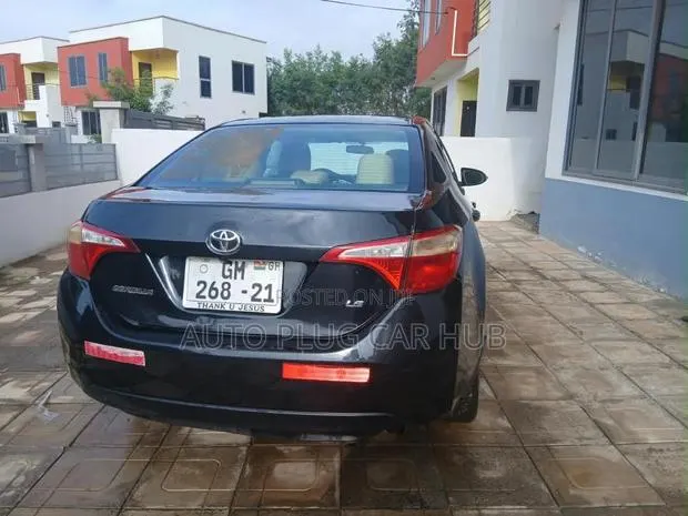 Toyota Corolla 2016 Black · Photo 2