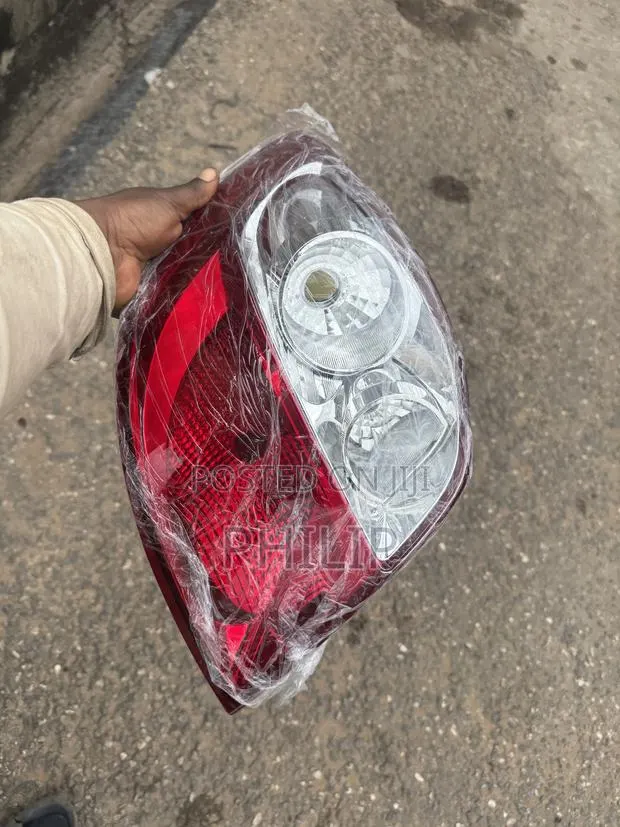Toyota Matrix 2009 Tail Light · Photo 1