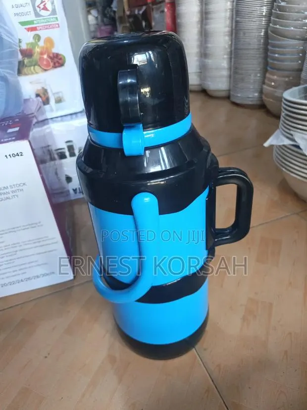 3.2 Litres Vaccuum Flask · Photo 1
