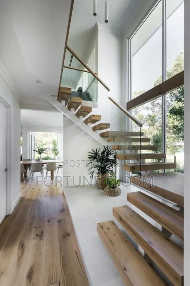 Luxury House Staircase · Photo 1
