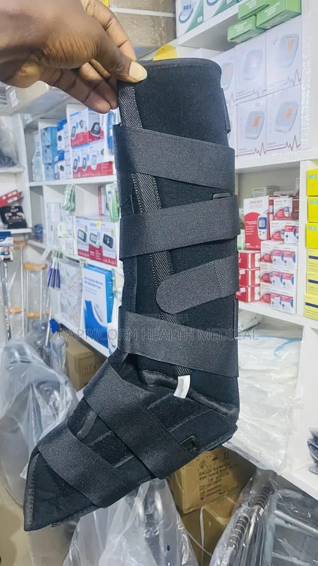 Rigid Leg Splint Support Or Fracture Boot · Photo 1