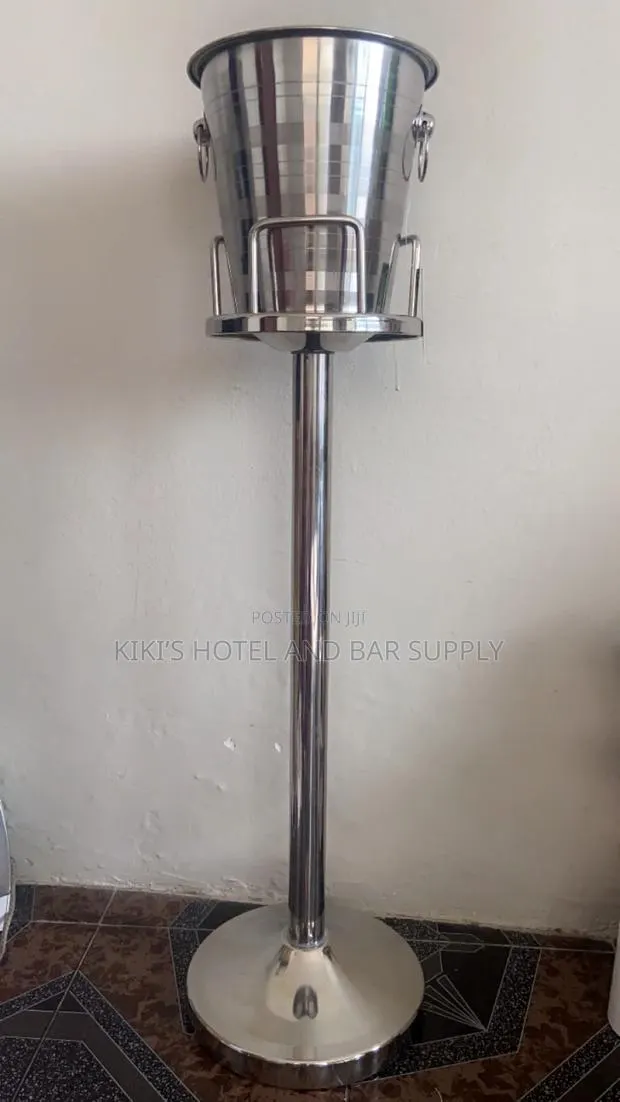 Champagne Stand With Bucket · Photo 1